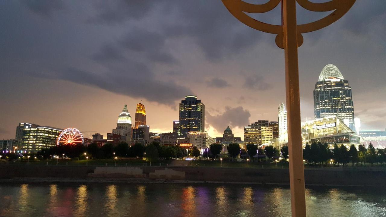 Holiday Inn Express & Suites Cincinnati Riverfront By Ihg Ковінгтон Екстер'єр фото