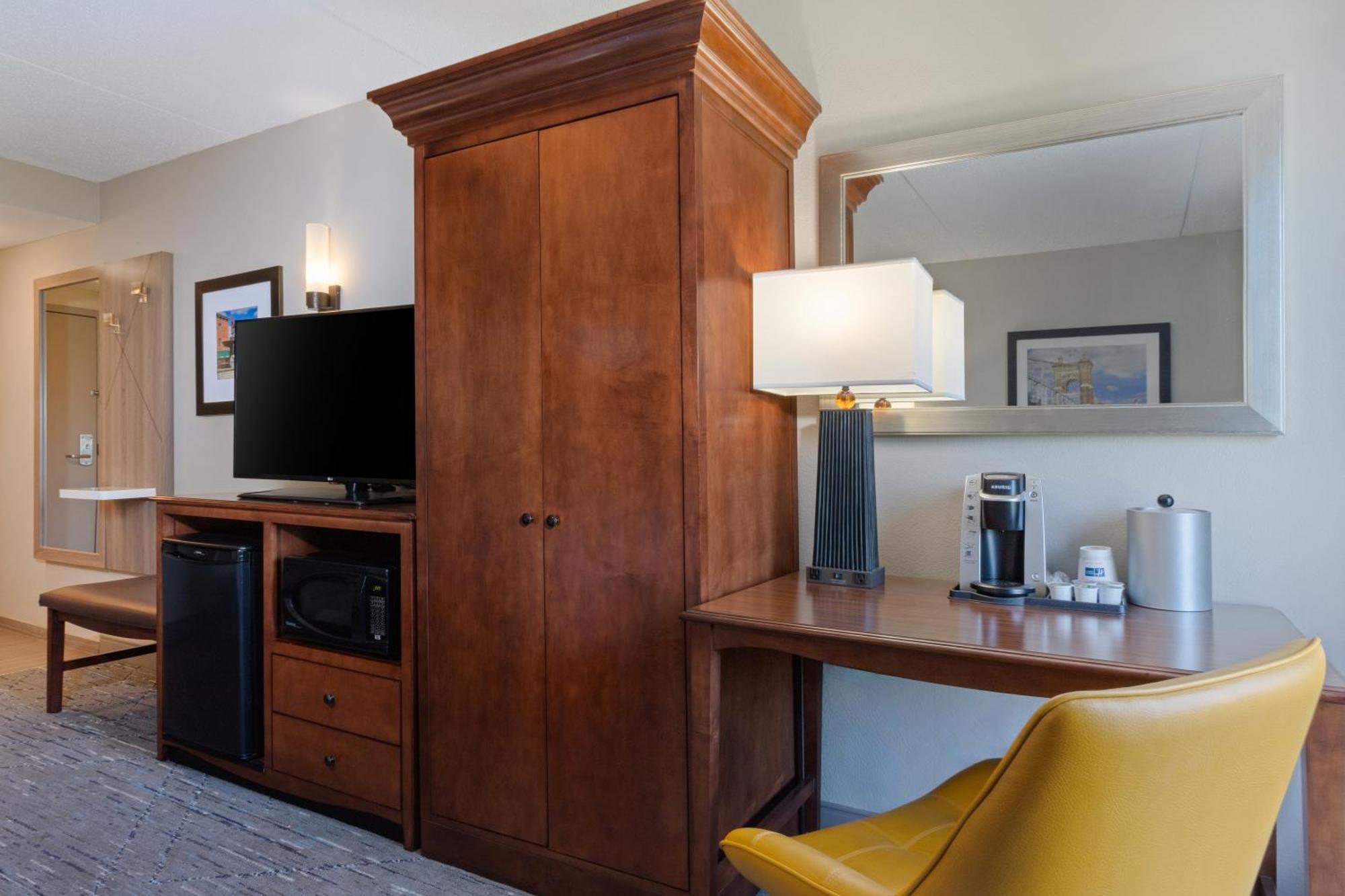 Holiday Inn Express & Suites Cincinnati Riverfront By Ihg Ковінгтон Екстер'єр фото