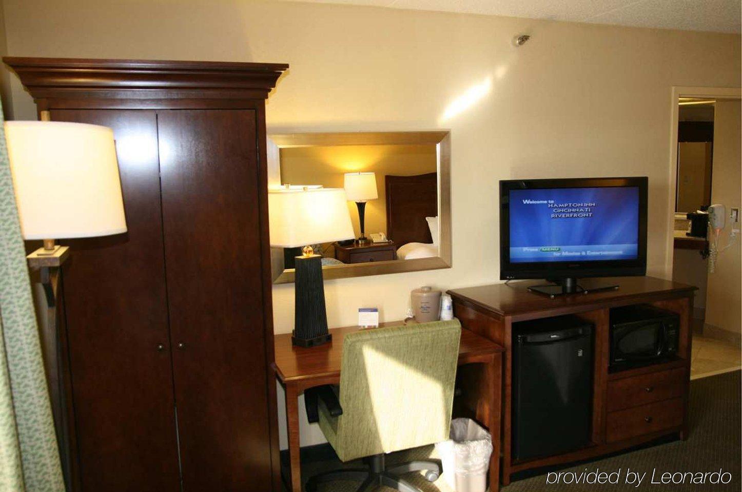 Holiday Inn Express & Suites Cincinnati Riverfront, An Ihg Hotel Ковінгтон Номер фото
